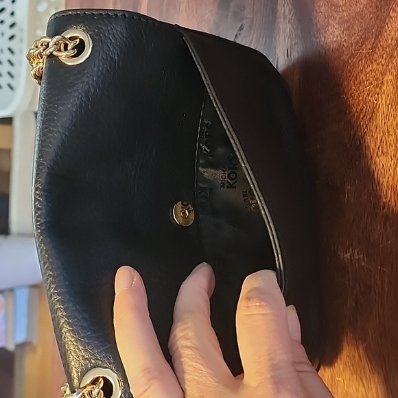 Michael Kors Black bag with chain strap. - Picture 10 of 13